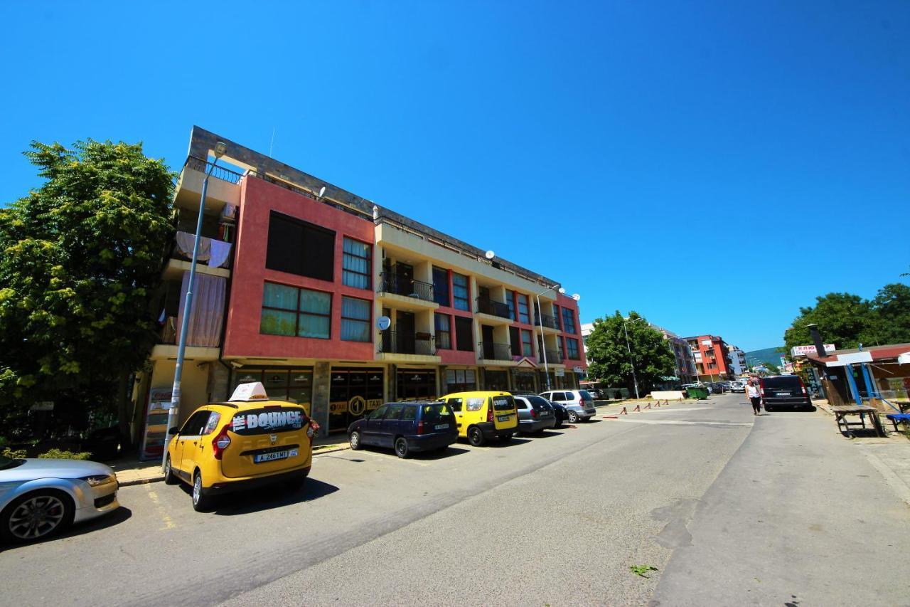 Menada Crystal Park Apartments Pantai Sunny Luaran gambar