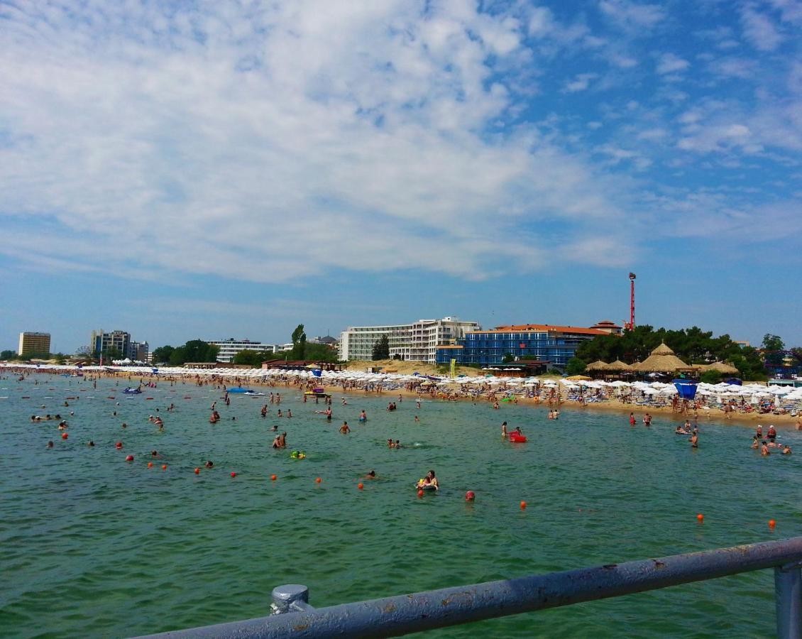 Menada Crystal Park Apartments Pantai Sunny Luaran gambar