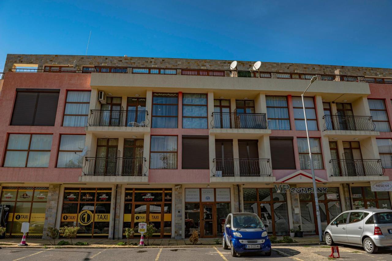 Menada Crystal Park Apartments Pantai Sunny Luaran gambar