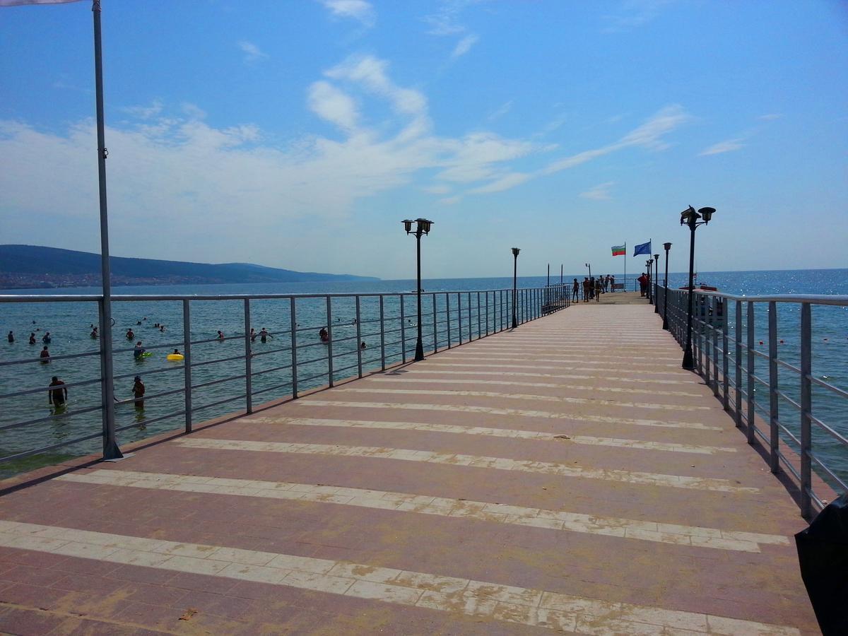Menada Crystal Park Apartments Pantai Sunny Luaran gambar