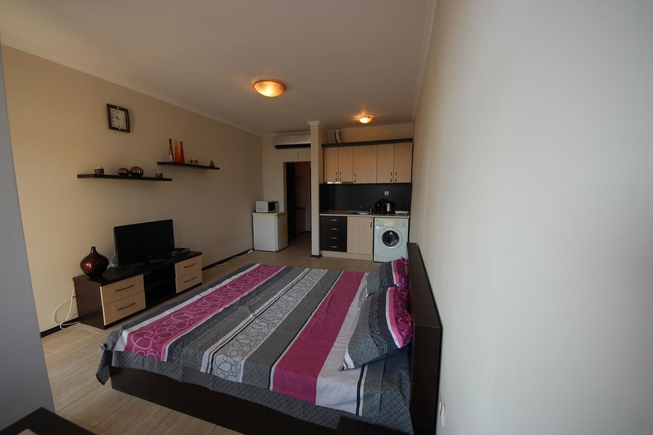Menada Crystal Park Apartments Pantai Sunny Luaran gambar